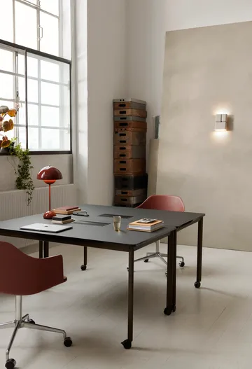FlowerPot VP3 table lamp - Vermilion red - &Tradition