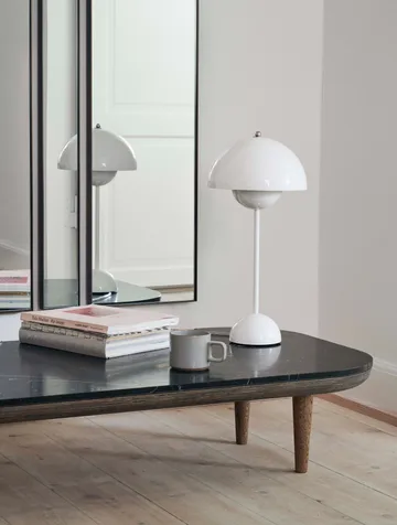 FlowerPot VP3 table lamp - white (offwhite) - &Tradition