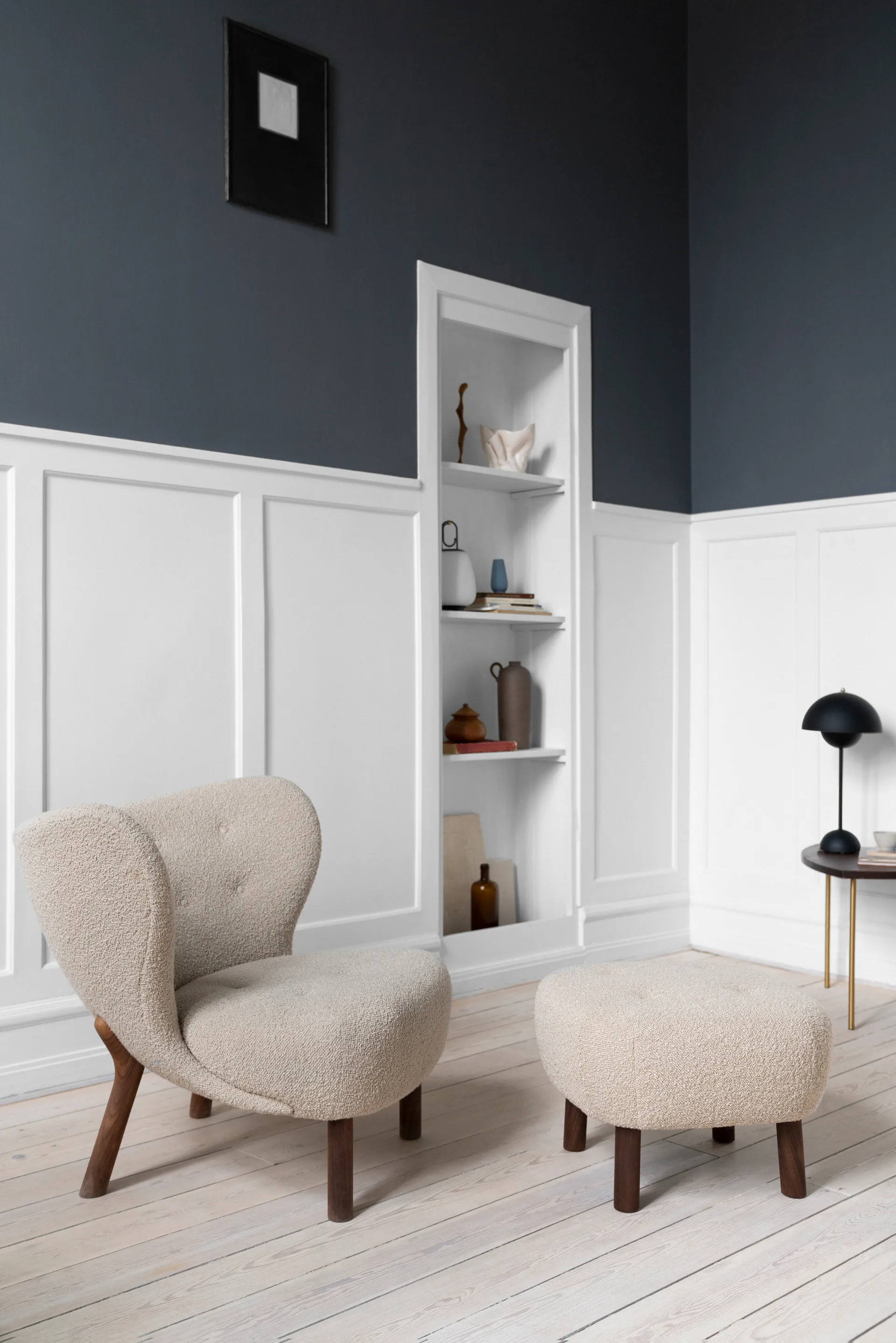 Little Petra VB1 armchair incl. pouffe ATD1, Oiled walnut-Sheepskin honey &Tradition