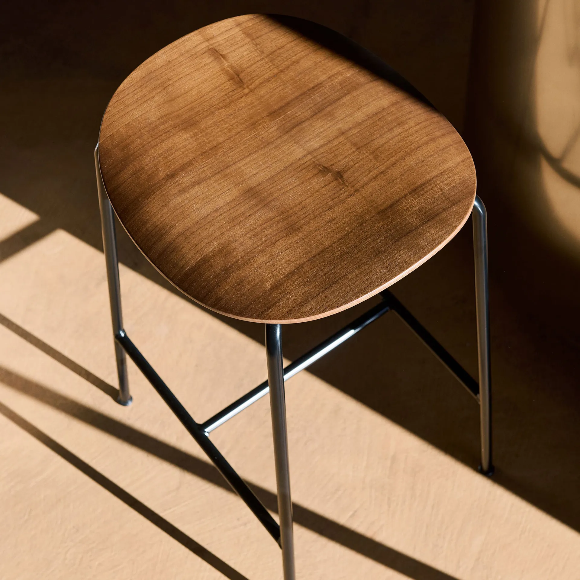 Pavilion AV37 counter stool 68 cm, Black-lacquered oak &Tradition