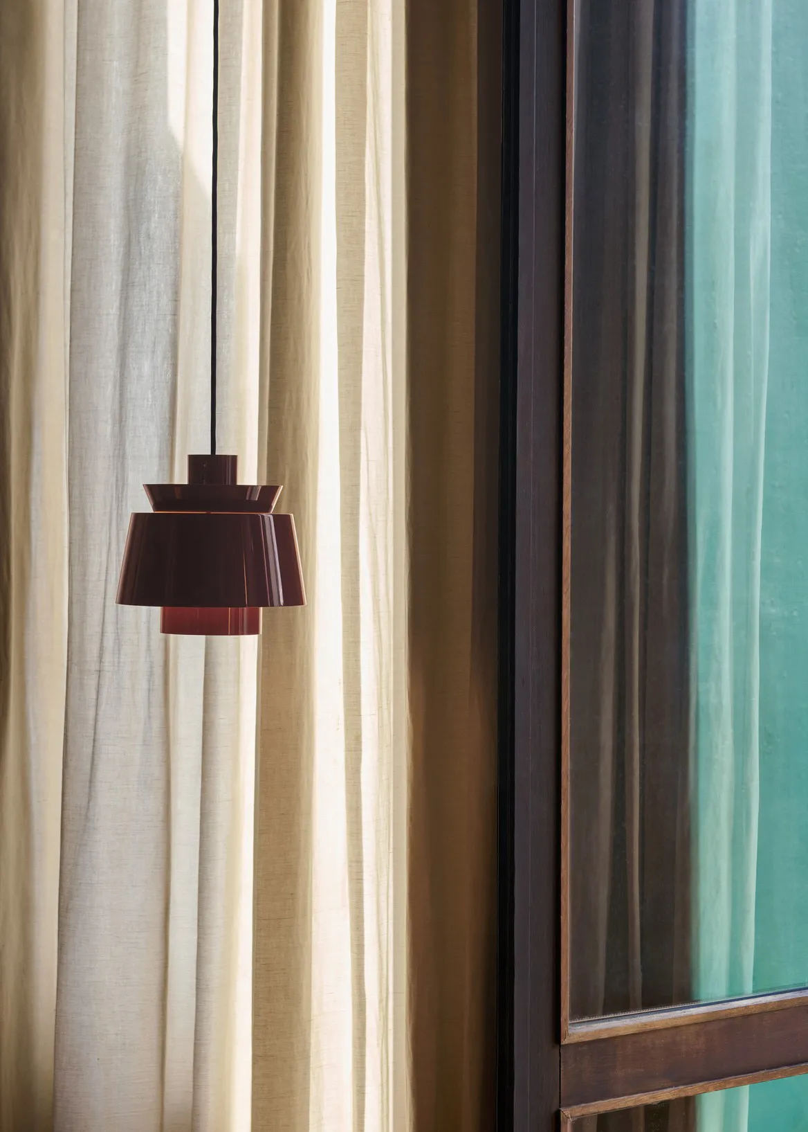 Utzon JU1 pendant, Dark burgundy, Ø22 cm &Tradition