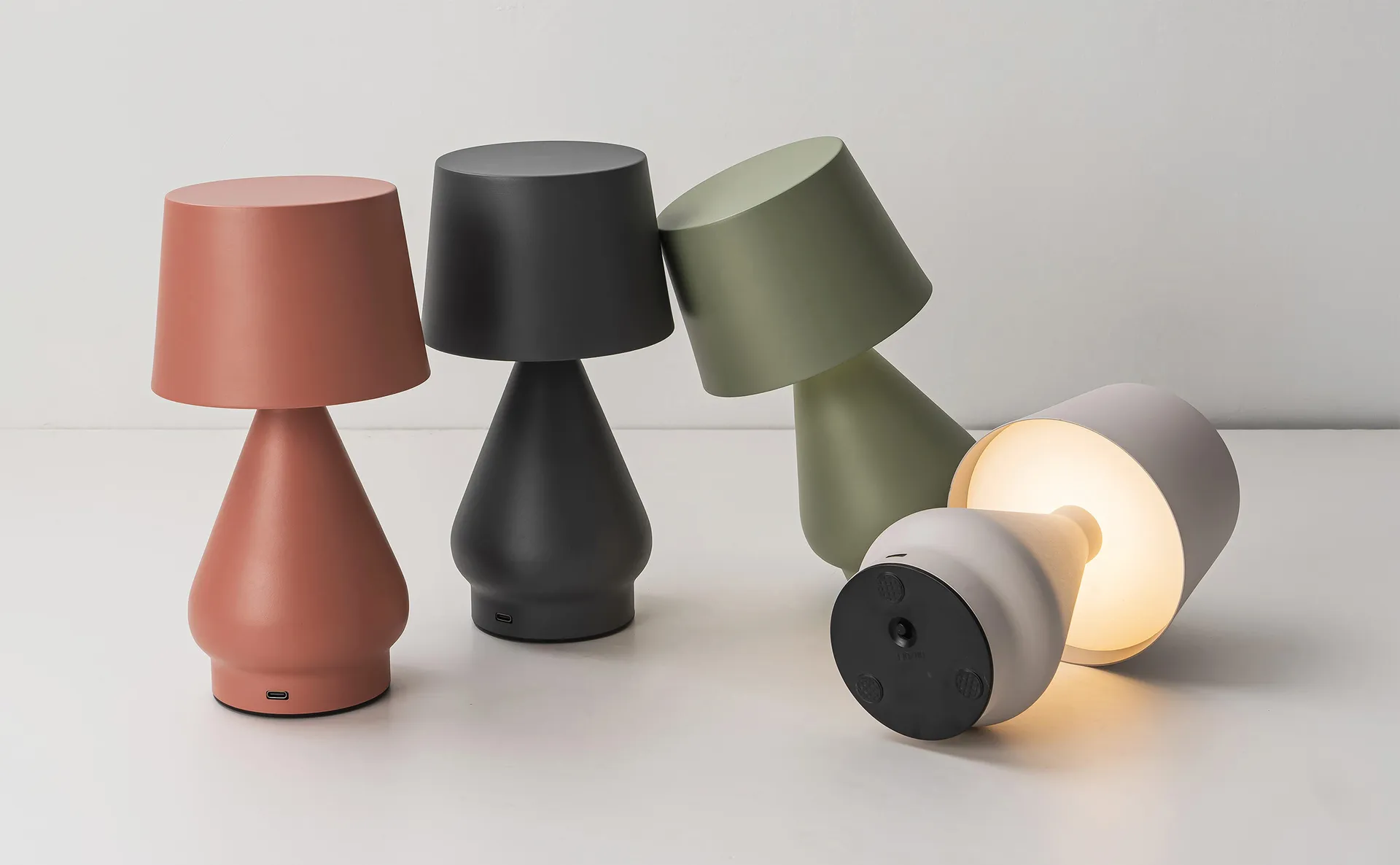 No cable portable table lamp, Pistachio, Ø12.3x23.5 cm Unison