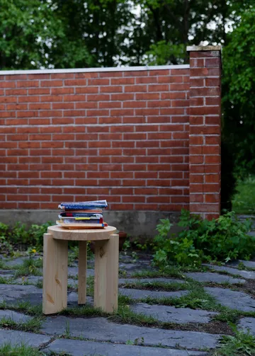 001 Stool stool - Matte oil-waxed pine, Ø40x44 cm - Vaarnii