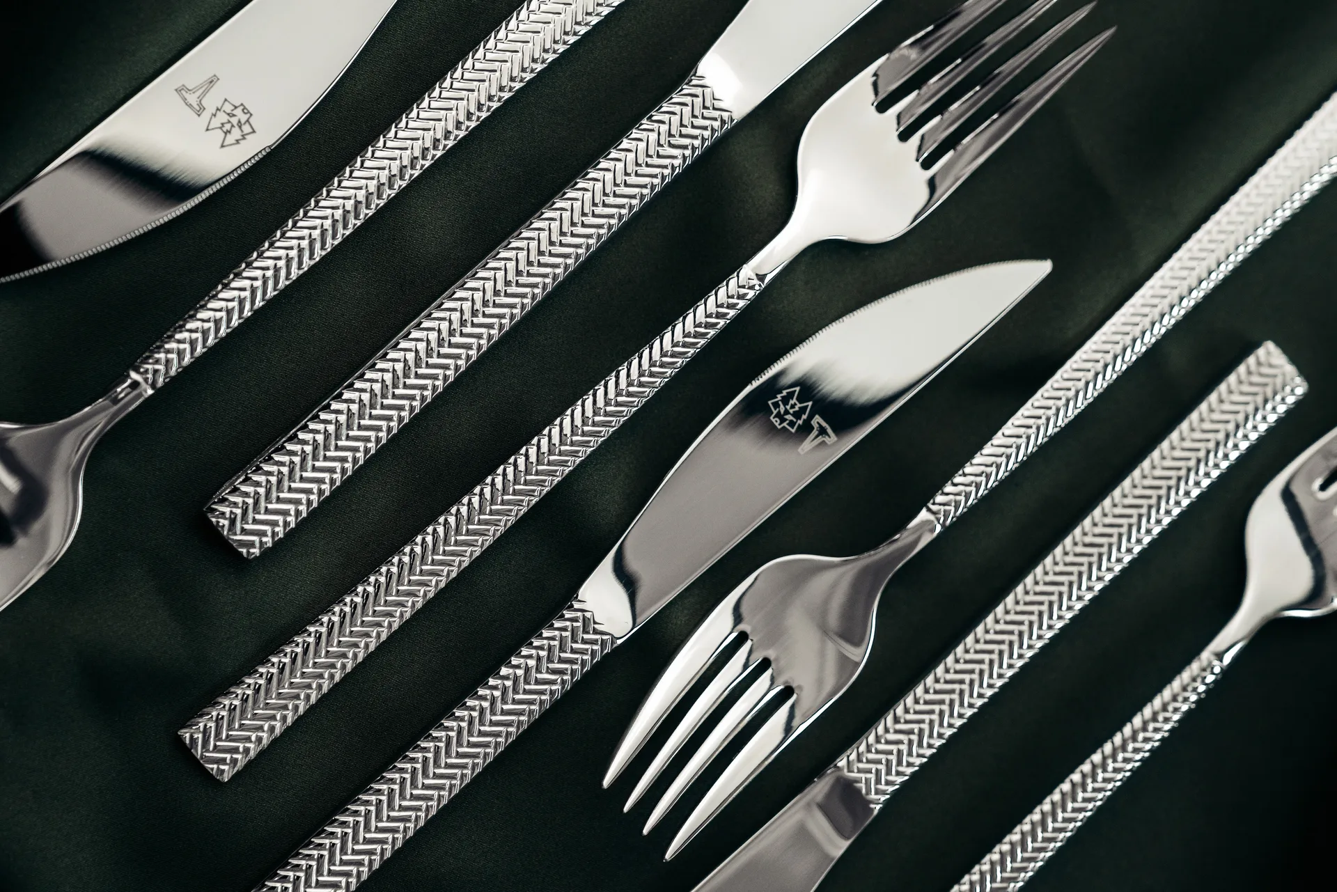 Glöd cutlery 16 pieces, Fishbone pattern Vargen & Thor