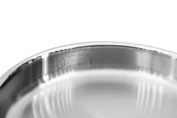 Modell M1 hammered sauce pan Ø28 cm - Chrome with lid - Vargen & Thor