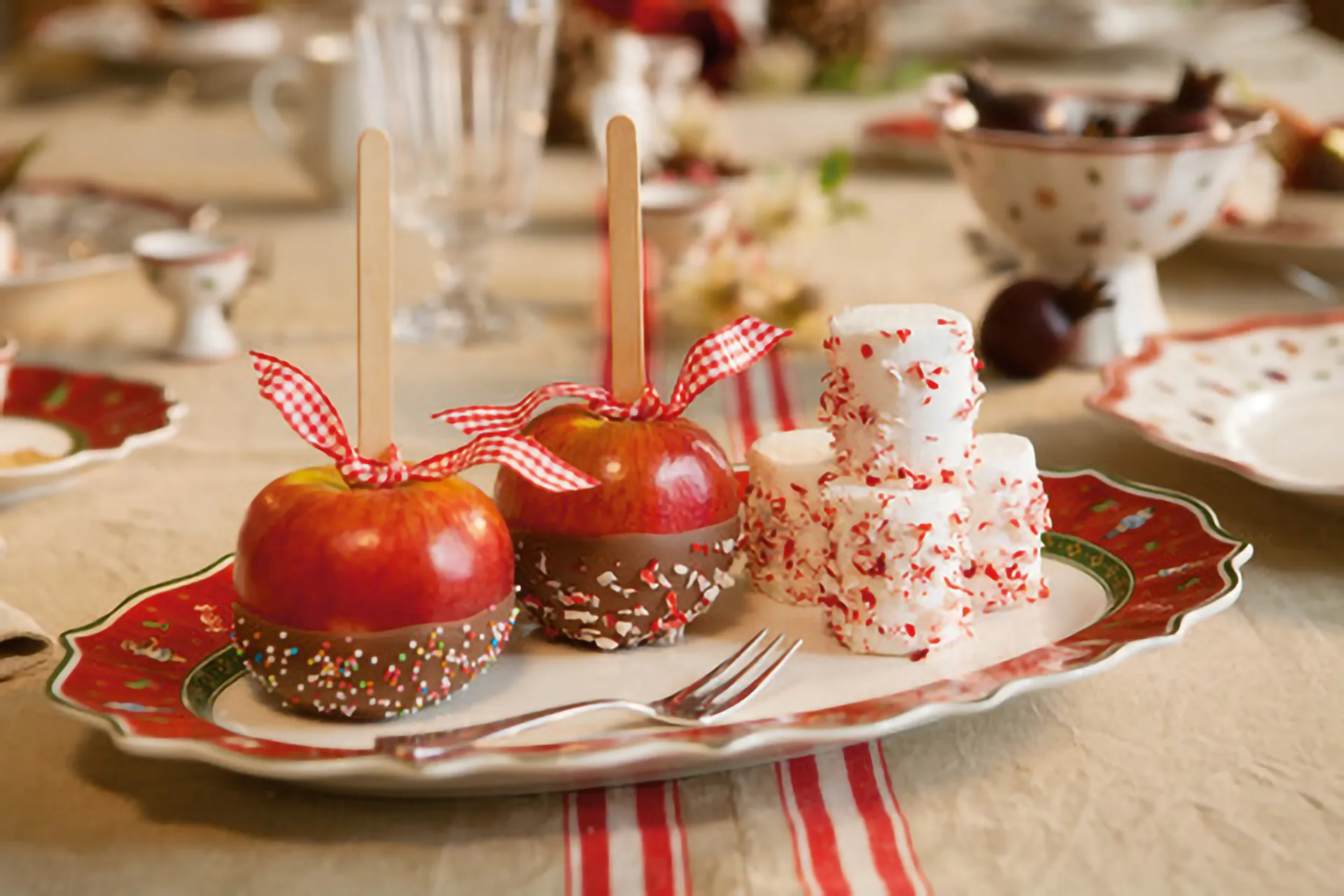 Toy's Delight serving platter oval 31x50 cm, White-red Villeroy & Boch