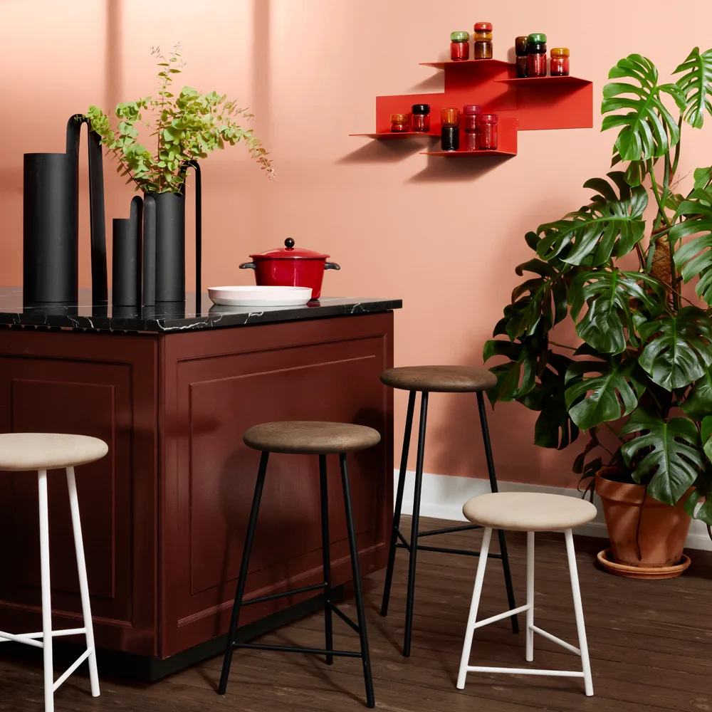 Repeat shelf, Rusty red, right Warm Nordic