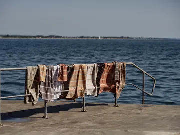Sauna towel - Black-soft grey-camel, 70x140 cm - Zone Denmark