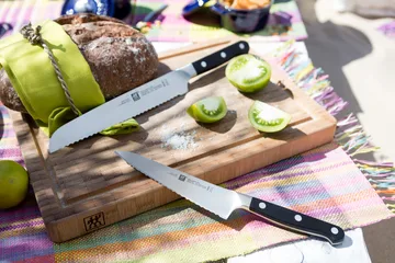 Zwilling Pro compact serrated chef's knife 14 cm - Black-stainless steel - Zwilling