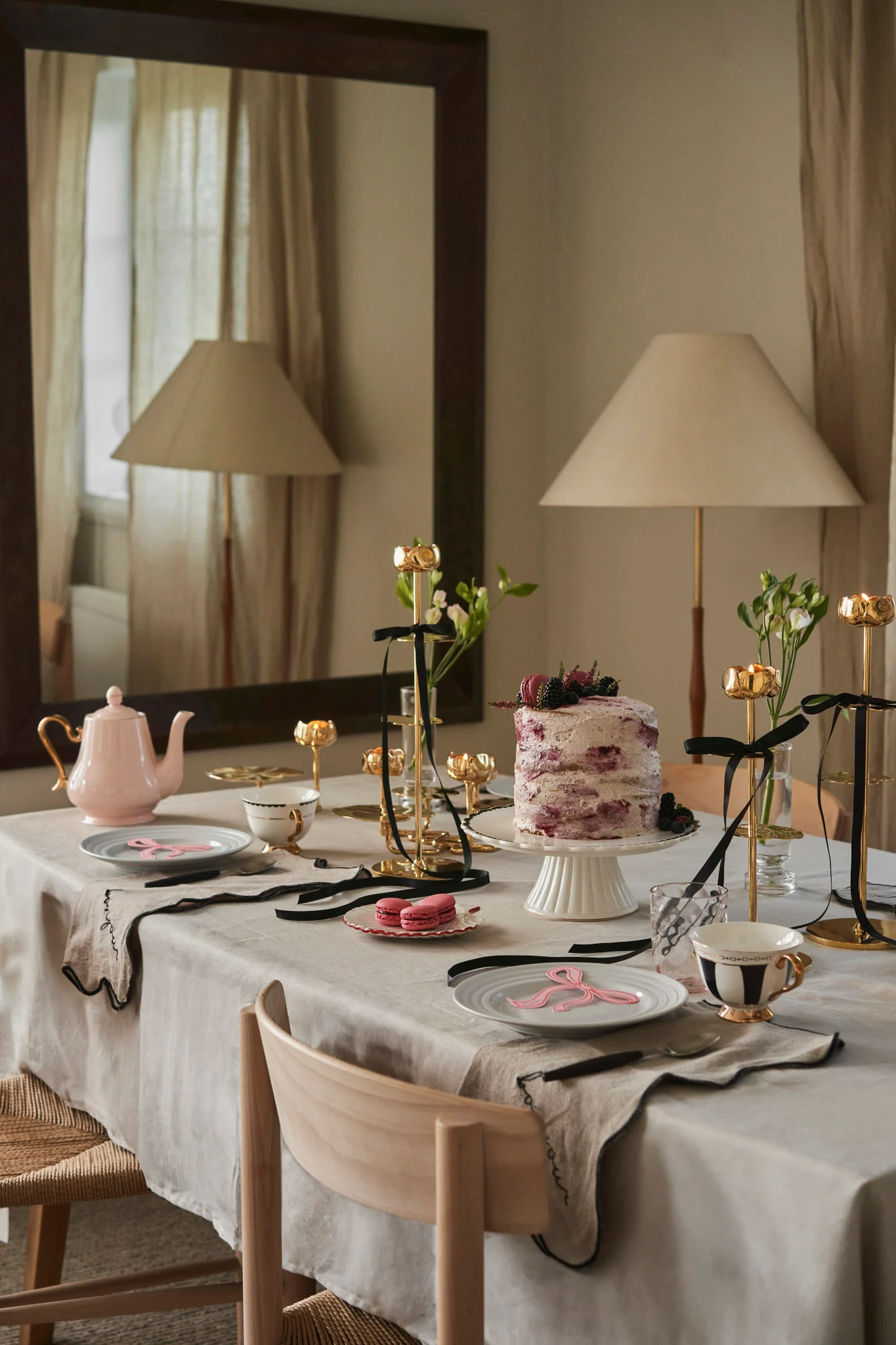 Celebrate Galentine's Day with a tea party at home with your favourite girl friends. Here you see a table set in pink and gold with black accents from Hilke Collection.