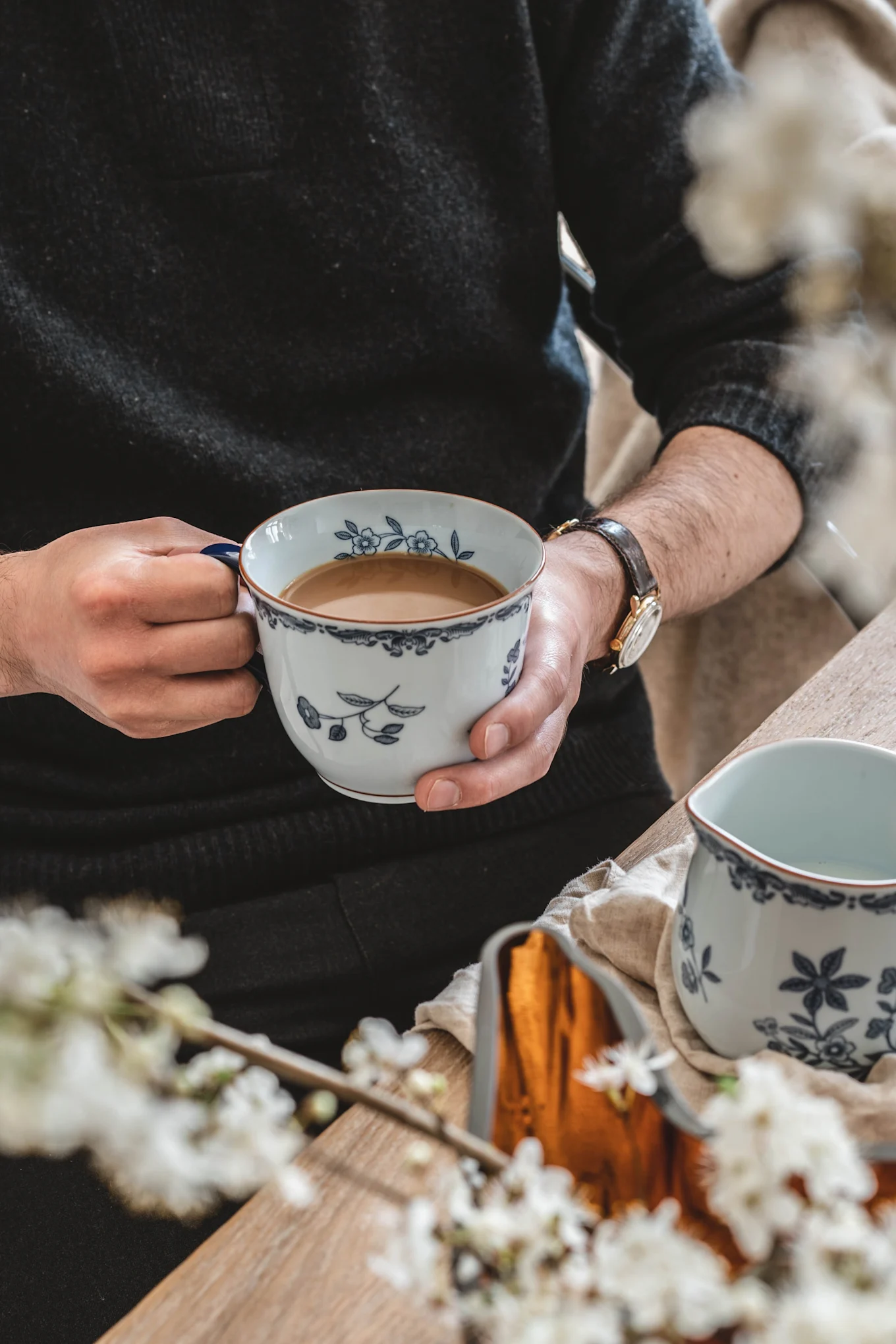 Ostindia coffee cup in blue. Instagram profile Hannes Mauritzson.